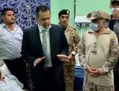 رئيس الحكومة اليمنية يوجه بتقديم كل أشكال الرعاية لجرحى استهداف عدن على نفقة الدولة